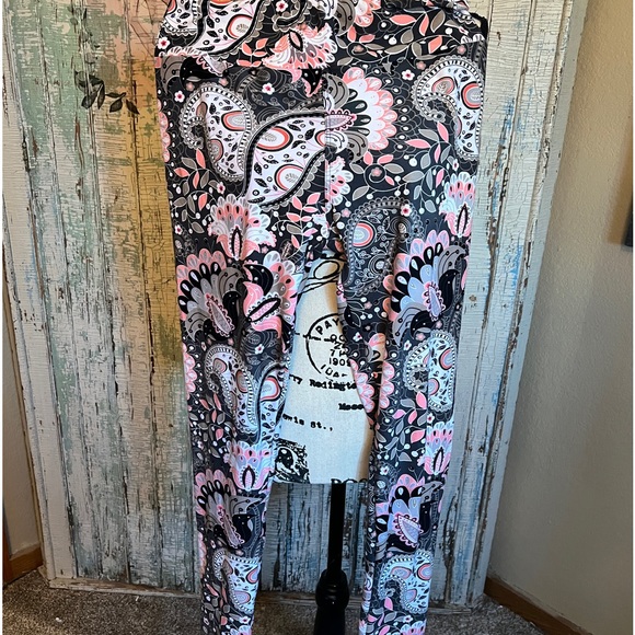 Women’s Charlie’s Project One Size Leggings. - Picture 1 of 5